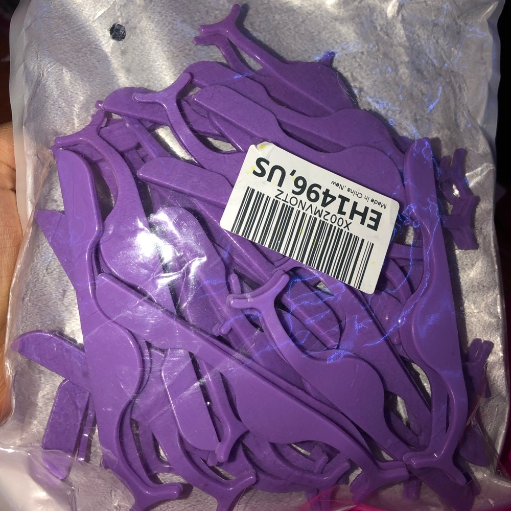31 Purple Eyelash Applicators.